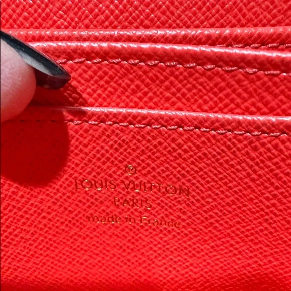 Limited Edition Louis Vuitton Zippy Wallet - Picture 7 of 9
